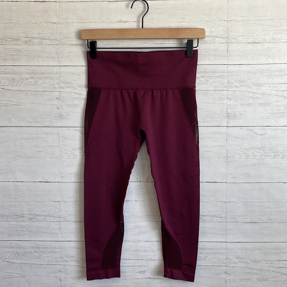 Forever 21 Maroon Capri Leggings l SIZE S